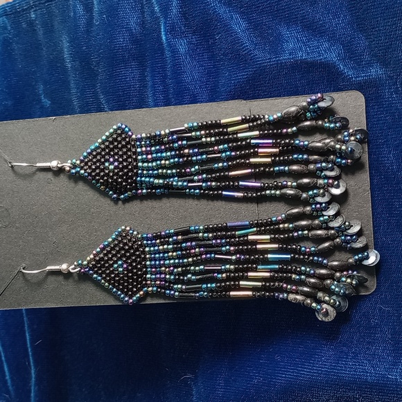 Multi-strand Iridescent Seed Bead Necklace And Matching Fringe Earrings - Picture 10 of 17